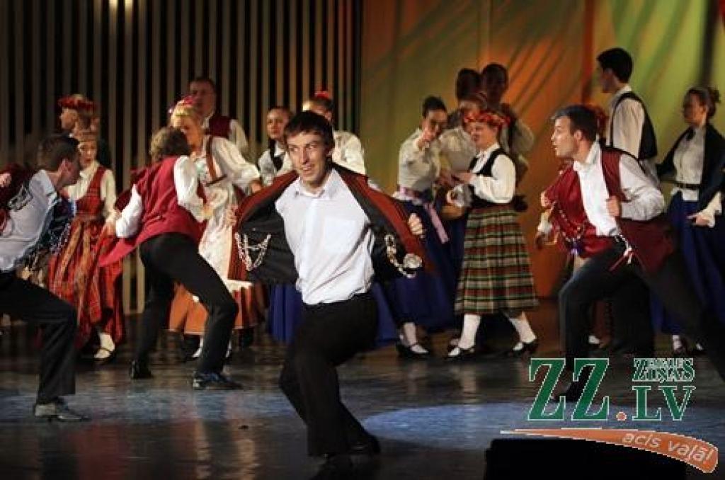 Ziemai ritot uz pavasara pusi, pašvaldības iestādes «Kultūra» Tautas deju ansamblis «Lielupe» jau vienpadsmito gadu rīko koncertu «Mēs mīlam dejā», kurā satiekas vairāki simti Latvijas labāko deju ansambļu dalībnieku. Tautas deju...