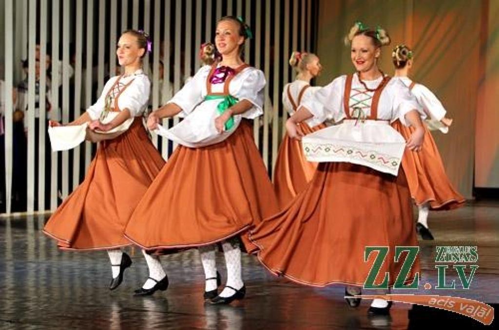 Ziemai ritot uz pavasara pusi, pašvaldības iestādes «Kultūra» Tautas deju ansamblis «Lielupe» jau vienpadsmito gadu rīko koncertu «Mēs mīlam dejā», kurā satiekas vairāki simti Latvijas labāko deju ansambļu dalībnieku. Tautas deju...