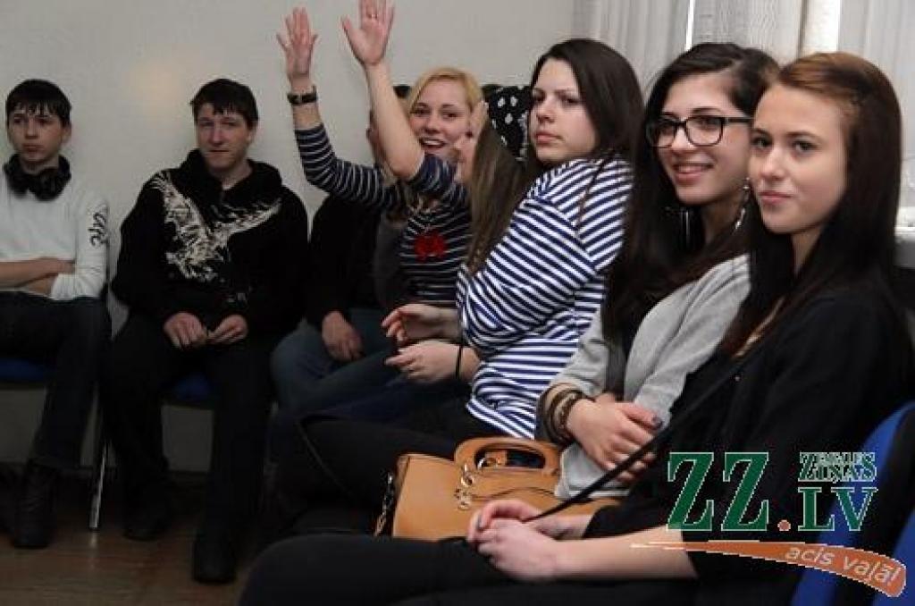Karjeras nedēļa noslēgumā Jelgavas tehnikumā norisinājies atpūtas pasākums devītklasniekiem «Super ballīte 2013».