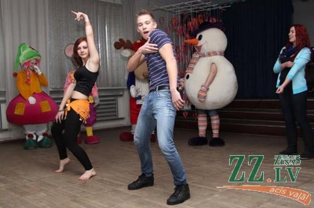 Karjeras nedēļa noslēgumā Jelgavas tehnikumā norisinājies atpūtas pasākums devītklasniekiem «Super ballīte 2013».