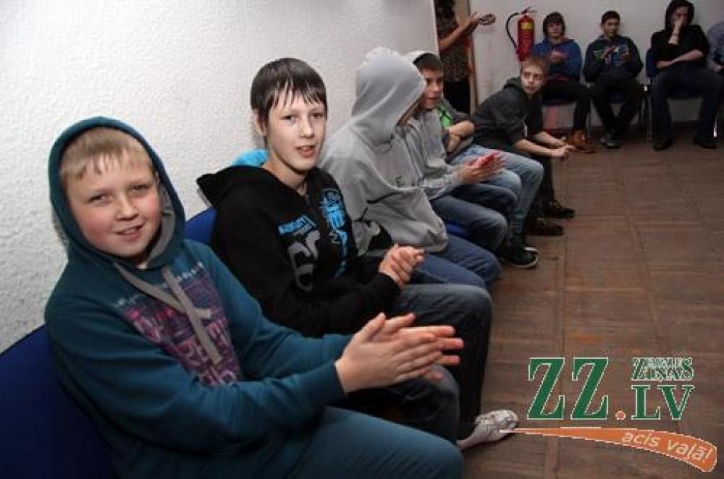 Karjeras nedēļa noslēgumā Jelgavas tehnikumā norisinājies atpūtas pasākums devītklasniekiem «Super ballīte 2013».