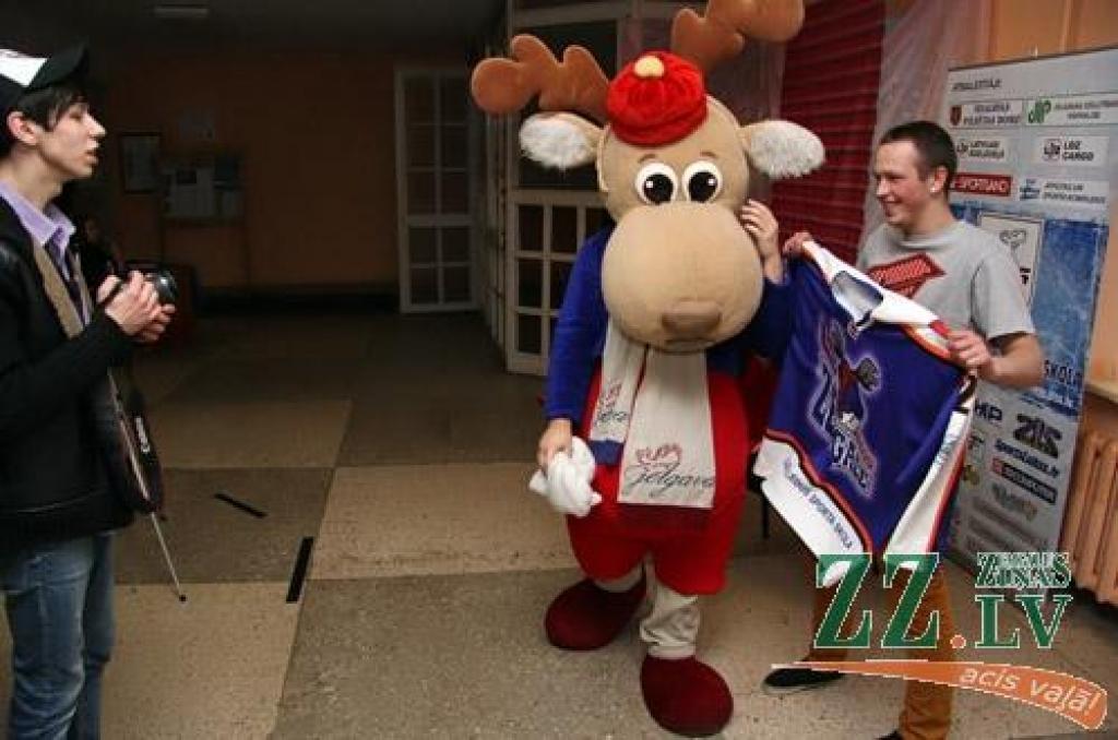 Karjeras nedēļa noslēgumā Jelgavas tehnikumā norisinājies atpūtas pasākums devītklasniekiem «Super ballīte 2013».