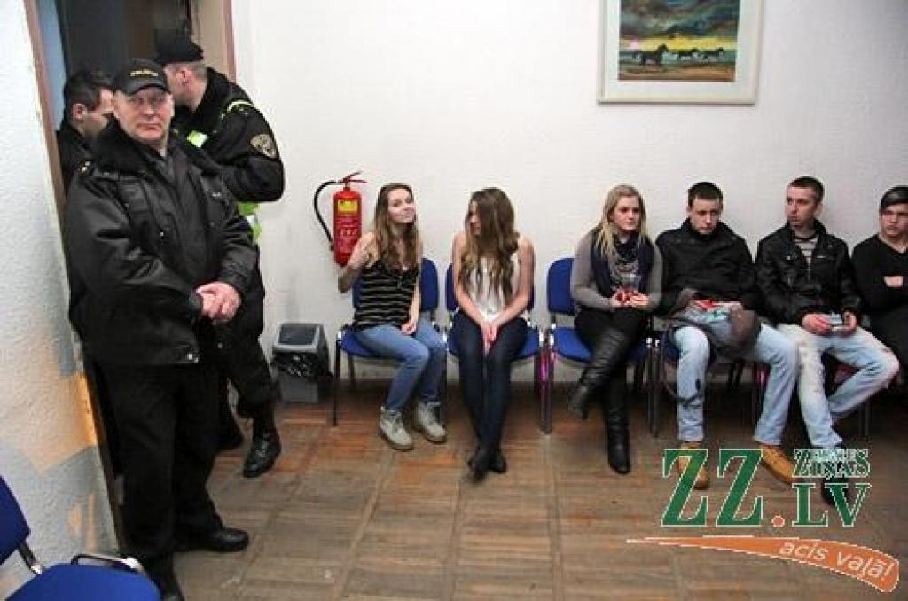Karjeras nedēļa noslēgumā Jelgavas tehnikumā norisinājies atpūtas pasākums devītklasniekiem «Super ballīte 2013».