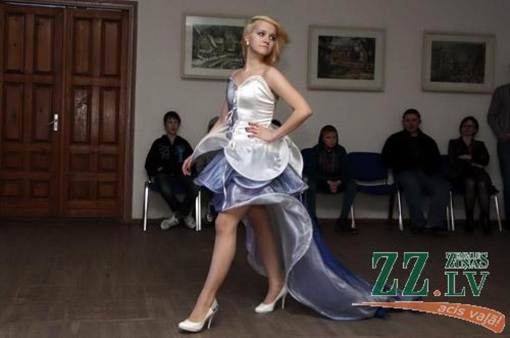 Karjeras nedēļa noslēgumā Jelgavas tehnikumā norisinājies atpūtas pasākums devītklasniekiem «Super ballīte 2013».