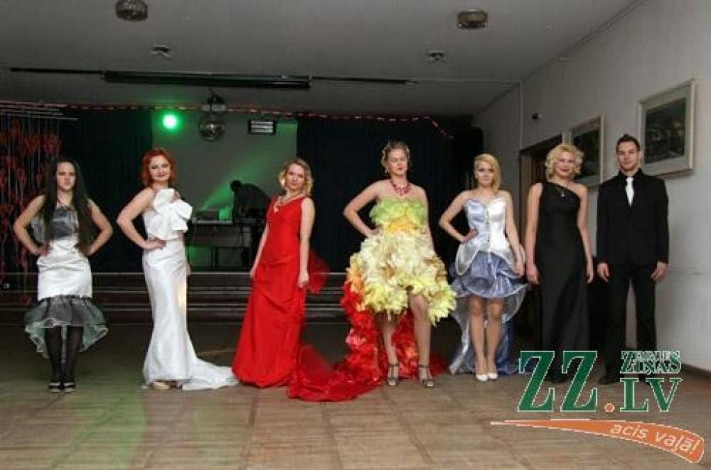 Karjeras nedēļa noslēgumā Jelgavas tehnikumā norisinājies atpūtas pasākums devītklasniekiem «Super ballīte 2013».