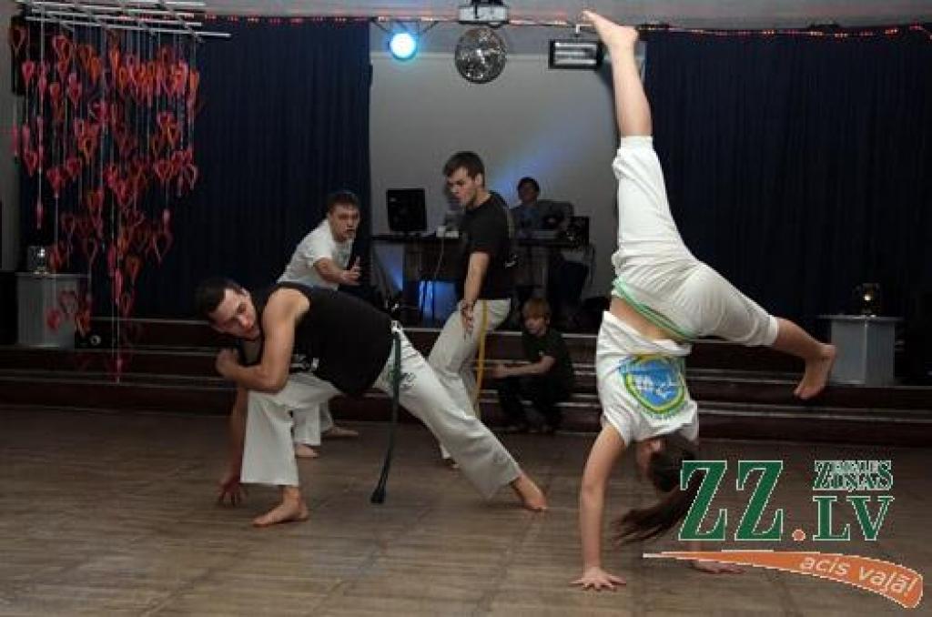 Karjeras nedēļa noslēgumā Jelgavas tehnikumā norisinājies atpūtas pasākums devītklasniekiem «Super ballīte 2013».