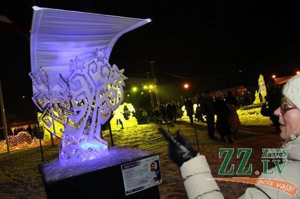 XV starptautiskajā Jelgavas ledus skulptūru festivālā uzvar Krievijas pārstāvju Andreja Molokova un Sergeja Celebrovska «Meitene uz Mēness», individuālo skulptūru kategorijā – lietuvieša Donāta Mockus «Melns un balts». Lietuviešu ledus...
