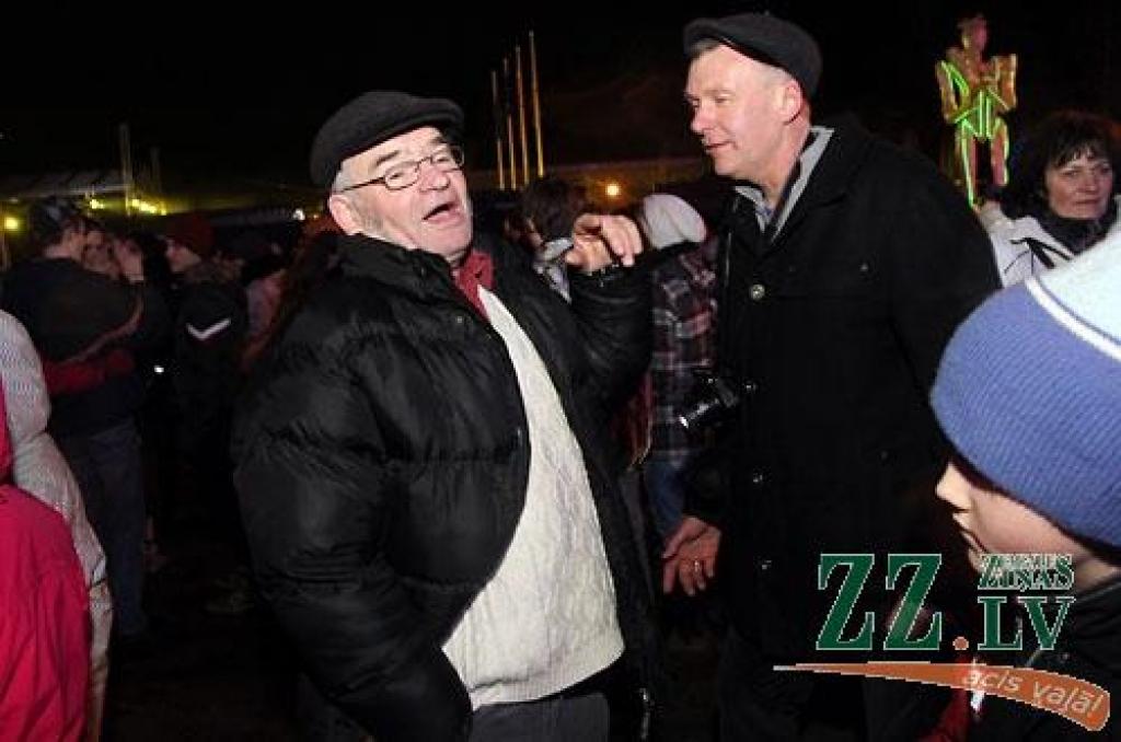 XV starptautiskajā Jelgavas ledus skulptūru festivālā uzvar Krievijas pārstāvju Andreja Molokova un Sergeja Celebrovska «Meitene uz Mēness», individuālo skulptūru kategorijā – lietuvieša Donāta Mockus «Melns un balts». Lietuviešu ledus...