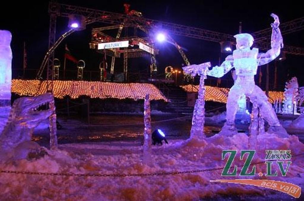 XV starptautiskajā Jelgavas ledus skulptūru festivālā uzvar Krievijas pārstāvju Andreja Molokova un Sergeja Celebrovska «Meitene uz Mēness», individuālo skulptūru kategorijā – lietuvieša Donāta Mockus «Melns un balts». Lietuviešu ledus...