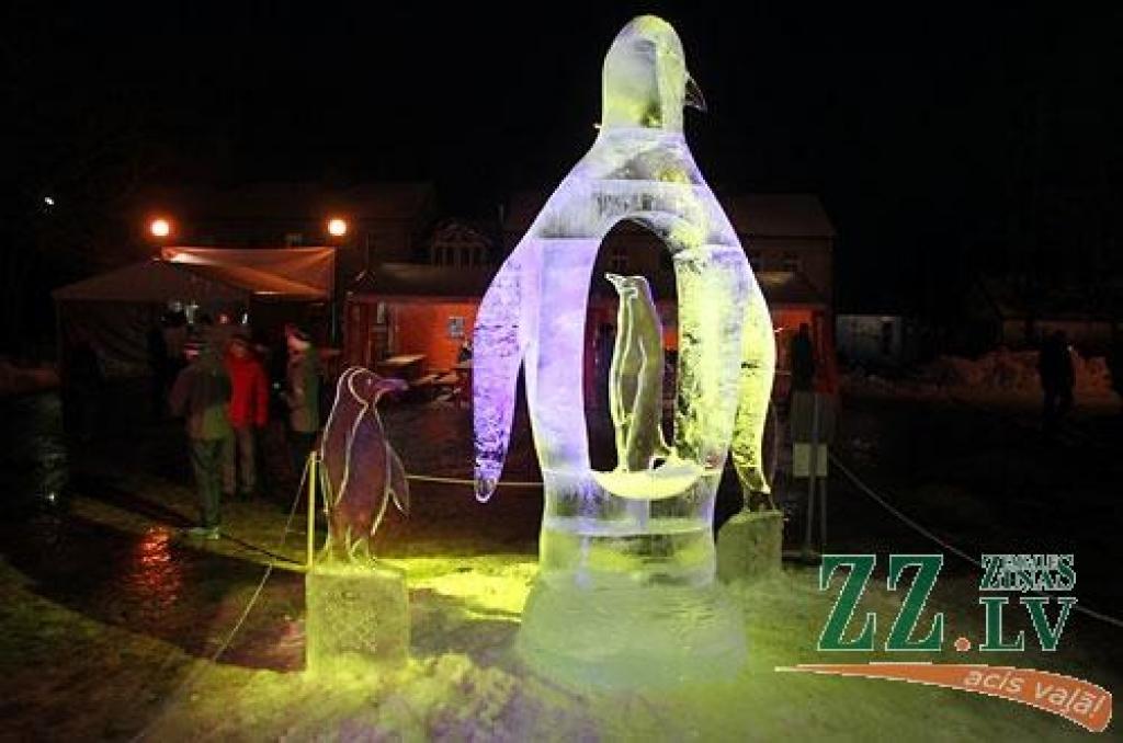 XV starptautiskajā Jelgavas ledus skulptūru festivālā uzvar Krievijas pārstāvju Andreja Molokova un Sergeja Celebrovska «Meitene uz Mēness», individuālo skulptūru kategorijā – lietuvieša Donāta Mockus «Melns un balts». Lietuviešu ledus...