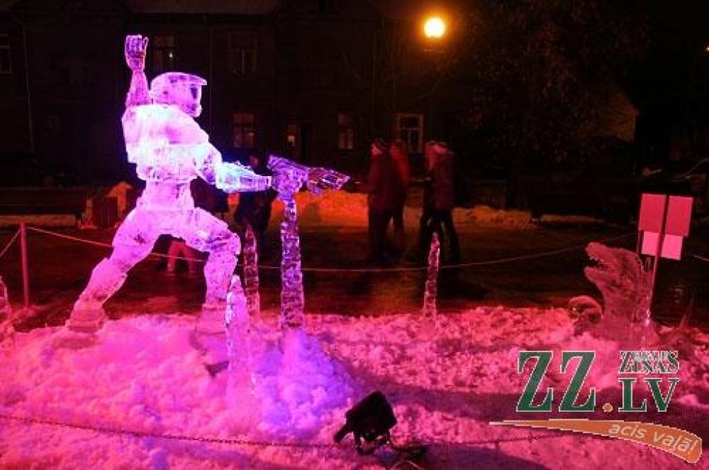 XV starptautiskajā Jelgavas ledus skulptūru festivālā uzvar Krievijas pārstāvju Andreja Molokova un Sergeja Celebrovska «Meitene uz Mēness», individuālo skulptūru kategorijā – lietuvieša Donāta Mockus «Melns un balts». Lietuviešu ledus...