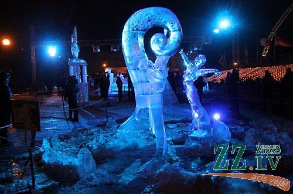 XV starptautiskajā Jelgavas ledus skulptūru festivālā uzvar Krievijas pārstāvju Andreja Molokova un Sergeja Celebrovska «Meitene uz Mēness», individuālo skulptūru kategorijā – lietuvieša Donāta Mockus «Melns un balts». Lietuviešu ledus...