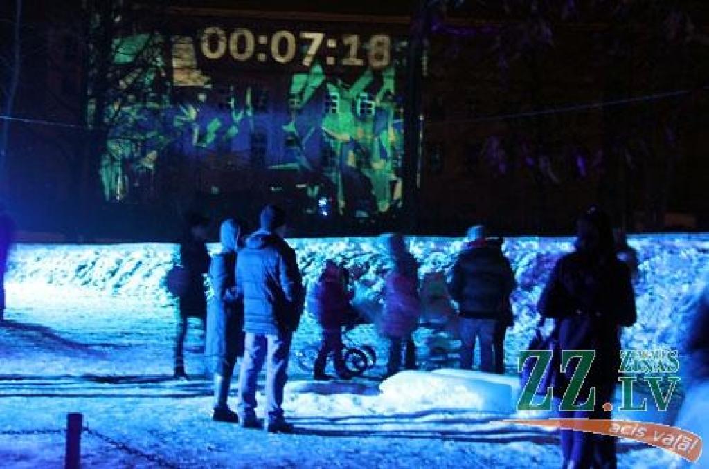 XV starptautiskajā Jelgavas ledus skulptūru festivālā uzvar Krievijas pārstāvju Andreja Molokova un Sergeja Celebrovska «Meitene uz Mēness», individuālo skulptūru kategorijā – lietuvieša Donāta Mockus «Melns un balts». Lietuviešu ledus...