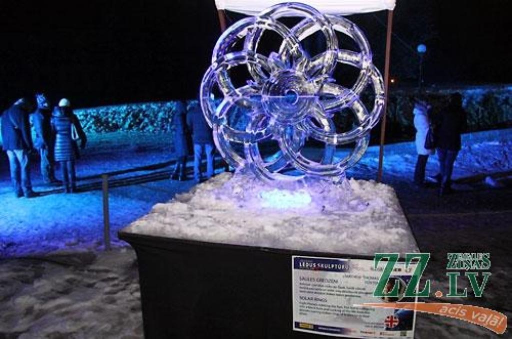 XV starptautiskajā Jelgavas ledus skulptūru festivālā uzvar Krievijas pārstāvju Andreja Molokova un Sergeja Celebrovska «Meitene uz Mēness», individuālo skulptūru kategorijā – lietuvieša Donāta Mockus «Melns un balts». Lietuviešu ledus...