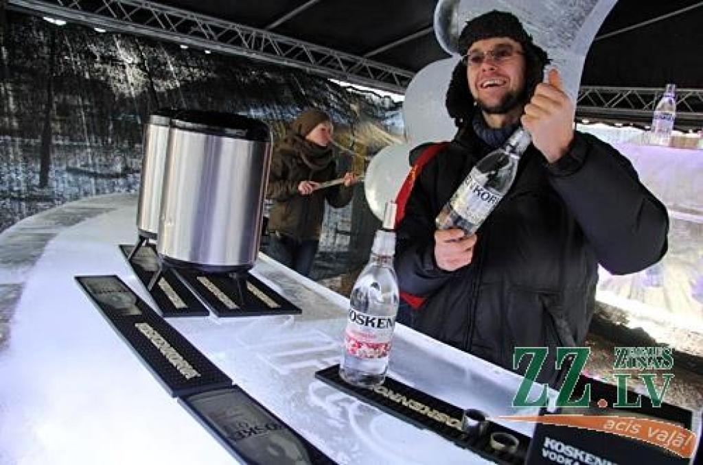 Par godu Jelgavas Ledus skulptūru festivāla jubilejai Jelgavas Mākslinieku biedrības vadītājs Māris Brancis izveidojis grāmatu «Starptautiskie ledus skulptūru festivāli Jelgavā (1998. – 2012.gads)». Tajā apkopota informācija par katru...
Autors: Agris Samcovs