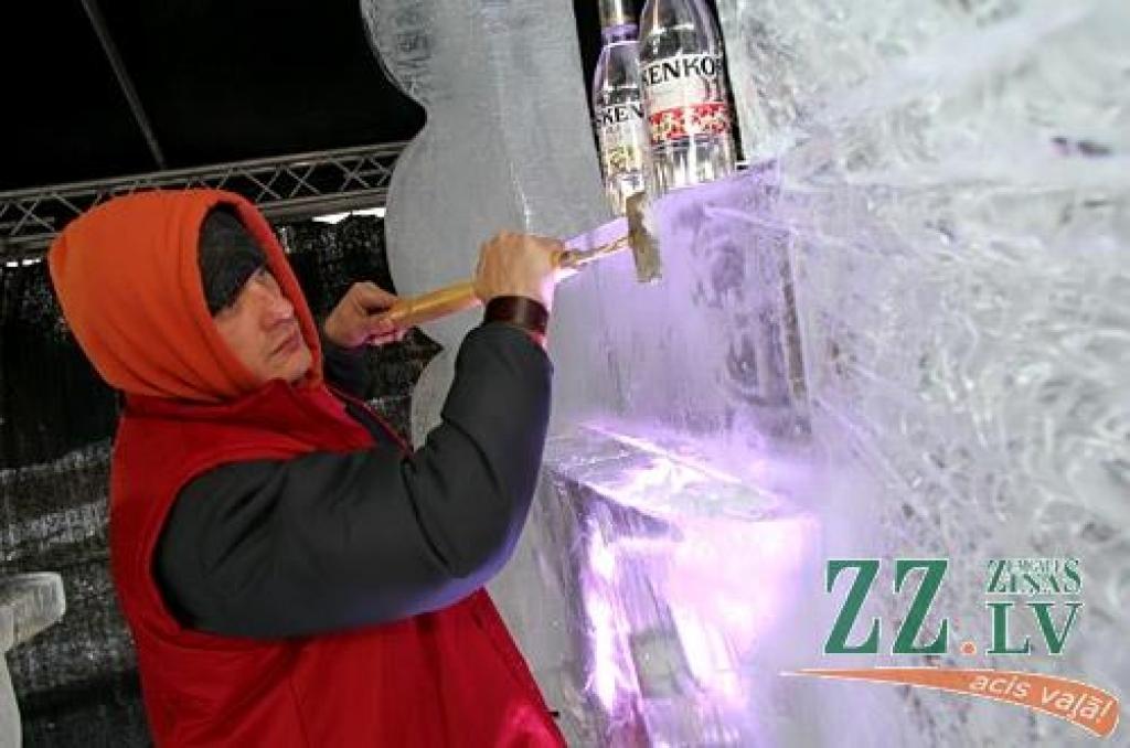 Par godu Jelgavas Ledus skulptūru festivāla jubilejai Jelgavas Mākslinieku biedrības vadītājs Māris Brancis izveidojis grāmatu «Starptautiskie ledus skulptūru festivāli Jelgavā (1998. – 2012.gads)». Tajā apkopota informācija par katru...
Autors: Agris Samcovs