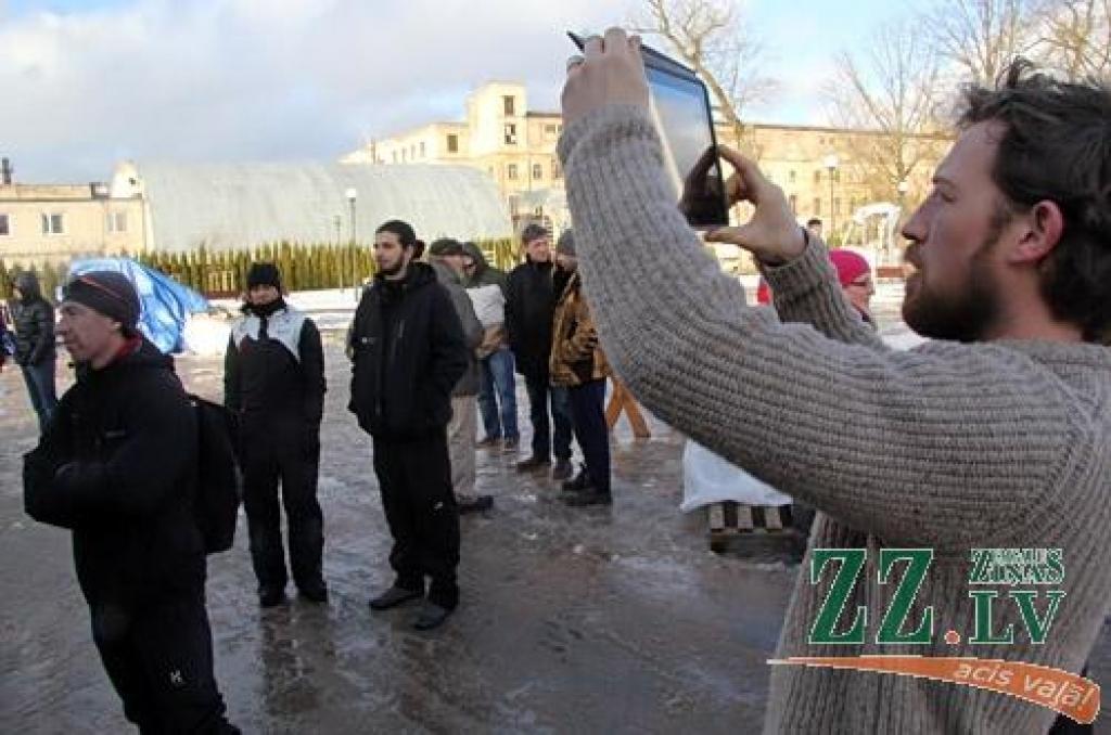 Par godu Jelgavas Ledus skulptūru festivāla jubilejai Jelgavas Mākslinieku biedrības vadītājs Māris Brancis izveidojis grāmatu «Starptautiskie ledus skulptūru festivāli Jelgavā (1998. – 2012.gads)». Tajā apkopota informācija par katru...
Autors: Agris Samcovs