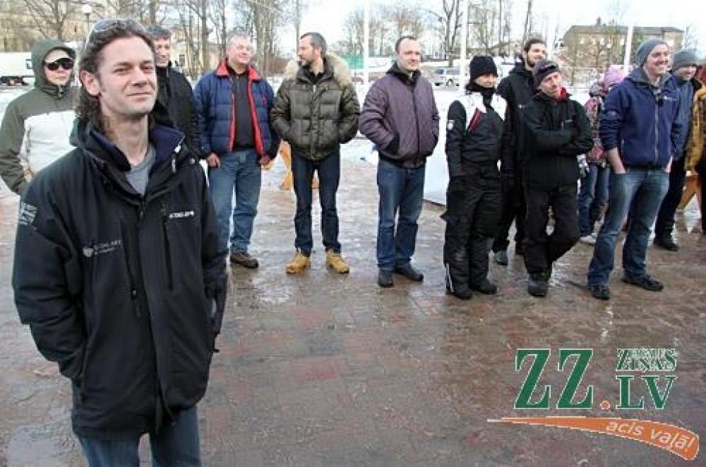 Par godu Jelgavas Ledus skulptūru festivāla jubilejai Jelgavas Mākslinieku biedrības vadītājs Māris Brancis izveidojis grāmatu «Starptautiskie ledus skulptūru festivāli Jelgavā (1998. – 2012.gads)». Tajā apkopota informācija par katru...
Autors: Agris Samcovs