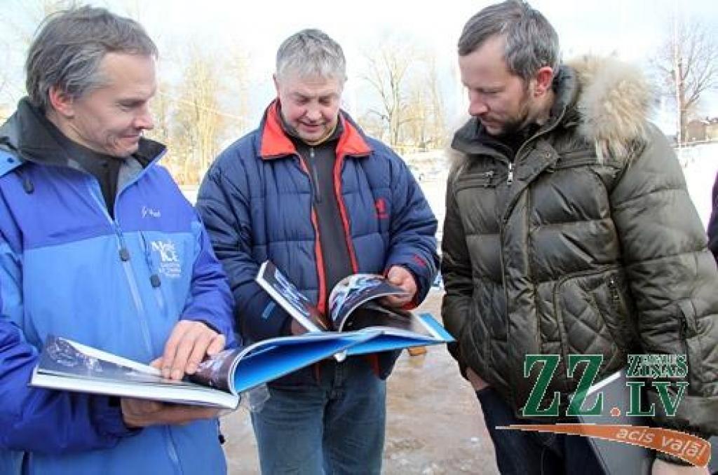 Par godu Jelgavas Ledus skulptūru festivāla jubilejai Jelgavas Mākslinieku biedrības vadītājs Māris Brancis izveidojis grāmatu «Starptautiskie ledus skulptūru festivāli Jelgavā (1998. – 2012.gads)». Tajā apkopota informācija par katru...
Autors: Agris Samcovs
