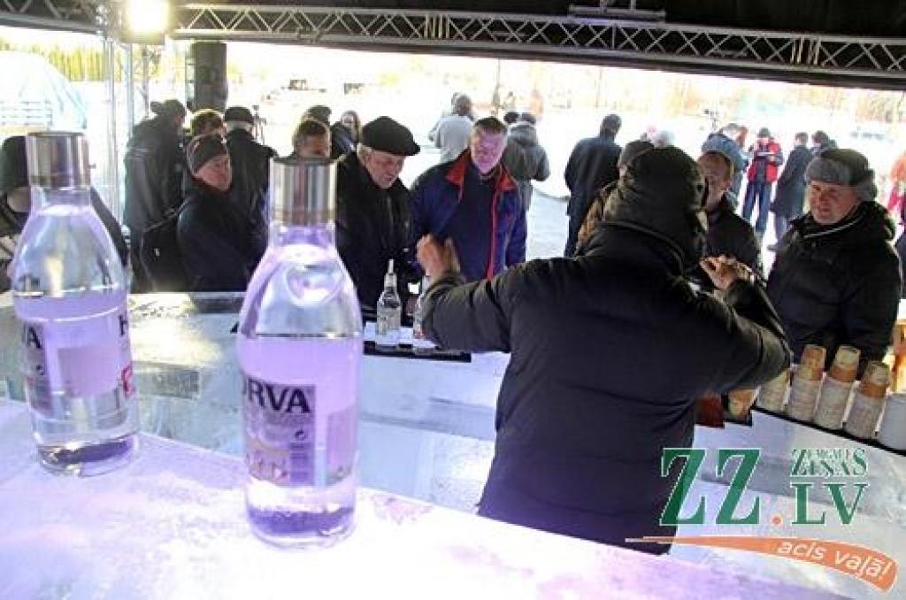 Par godu Jelgavas Ledus skulptūru festivāla jubilejai Jelgavas Mākslinieku biedrības vadītājs Māris Brancis izveidojis grāmatu «Starptautiskie ledus skulptūru festivāli Jelgavā (1998. – 2012.gads)». Tajā apkopota informācija par katru...
Autors: Agris Samcovs