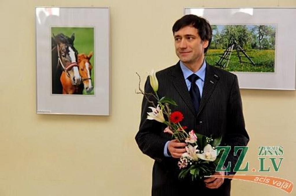 Jelgavas pils aulas foajē no 6.februāra apskatāma fotogrāfa Raivo Freimaņa personālizstāde «Četri gadalaiki fotostāstos», kurā caur objektīva aci apskatāms mākslinieka redzējums par Latvijas gadalaikiem.
R.Freimanis ar fotografēšanu...
Autors: Agris Samcovs