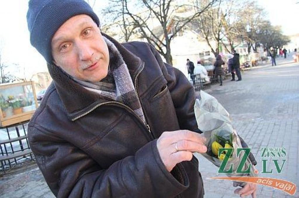 Absolūtais vairākums – 98 procenti – Latvijas ekonomiski aktīvo sieviešu vecumā no 18 līdz 55 gadiem priecātos 8.martā, Starptautiskajā sieviešu dienā, saņemt apsveikumus, ziedus vai kādas citas dāvanas. Jelgavnieki 8.martā parūpējušies,...
Autors: Agris Samcovs