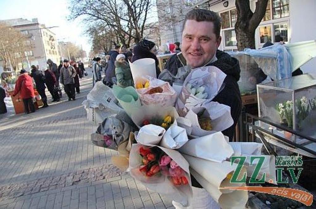 Absolūtais vairākums – 98 procenti – Latvijas ekonomiski aktīvo sieviešu vecumā no 18 līdz 55 gadiem priecātos 8.martā, Starptautiskajā sieviešu dienā, saņemt apsveikumus, ziedus vai kādas citas dāvanas. Jelgavnieki 8.martā parūpējušies,...
Autors: Agris Samcovs