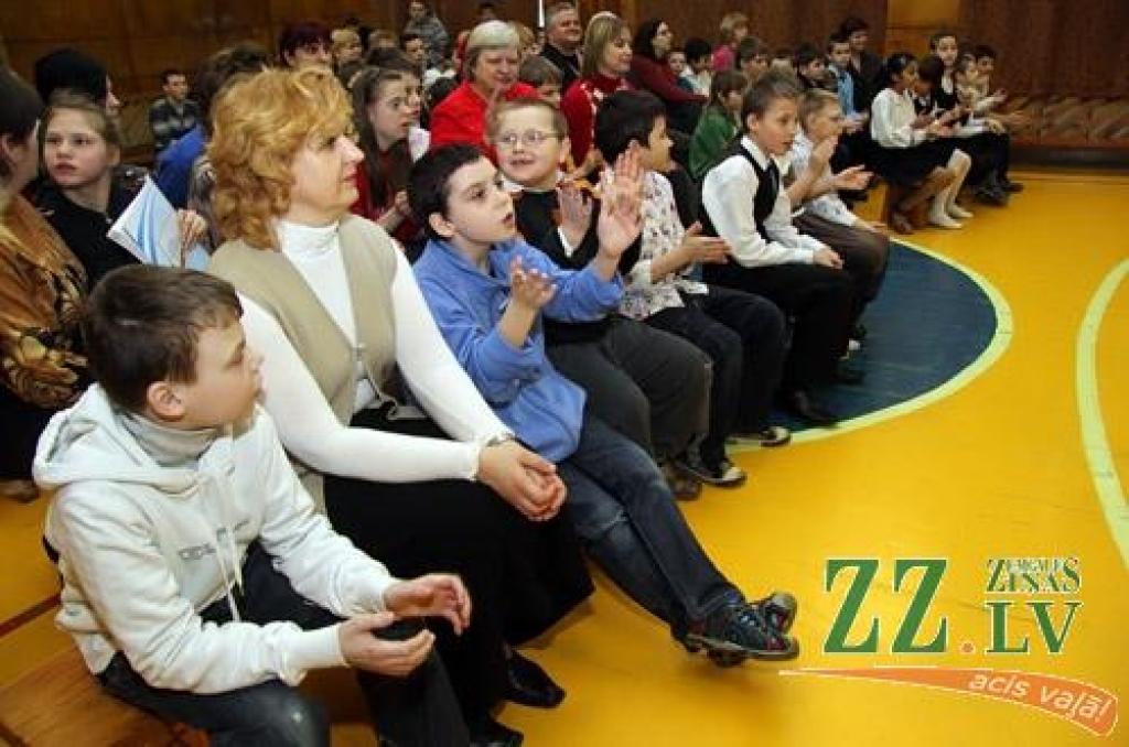 Latvijas Republikas proklamēšanas 95. jubilejas gadā ar īpašu koncertu Jelgavas Speciālajā pamatskolā 5. martā viesojās Nacionālo bruņoto spēku Štāba orķestra mūziķi, kā arī izglītības iestādes ilggadējs sadarbības partneris kontrtenors...