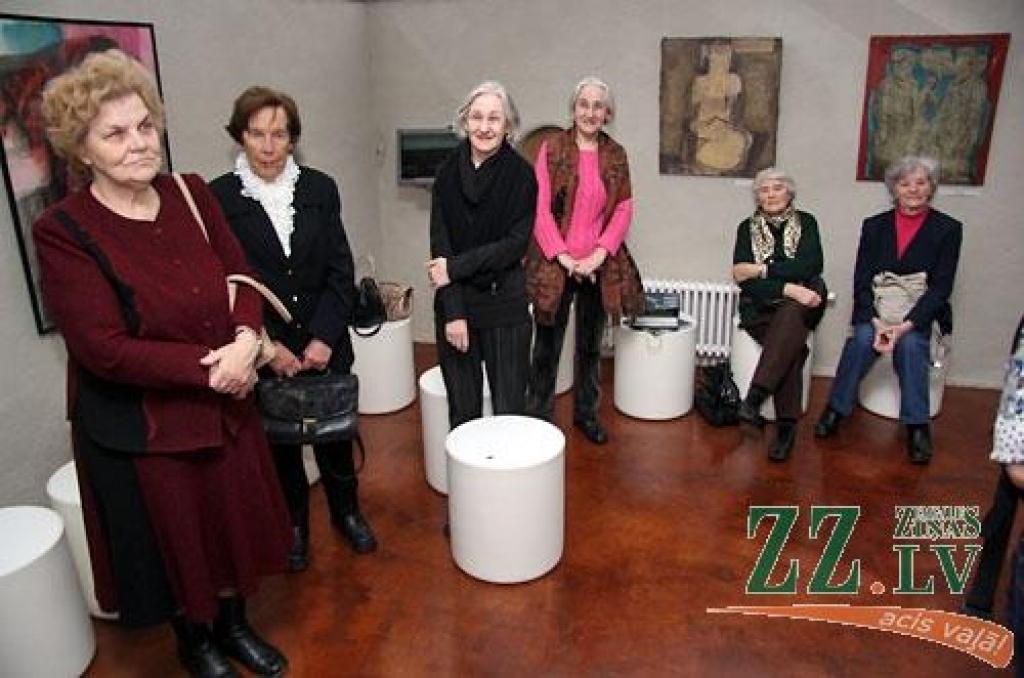 Kopš piektdienas pievakares Jelgavā skatāmas ievērojamās latviešu gleznotājas Džemmas Skulmes gleznas. Izstāde «Sievietes. Pavedieni» Sv.Trīsvienības baznīcas torņa galerijā būs atvērta līdz 30.aprīlim.
Kaut Džemma Skulme ir viena no...
Autors: Uldis Veilands