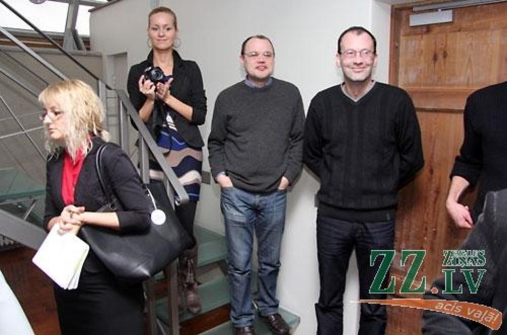 Kopš piektdienas pievakares Jelgavā skatāmas ievērojamās latviešu gleznotājas Džemmas Skulmes gleznas. Izstāde «Sievietes. Pavedieni» Sv.Trīsvienības baznīcas torņa galerijā būs atvērta līdz 30.aprīlim.
Kaut Džemma Skulme ir viena no...
Autors: Uldis Veilands