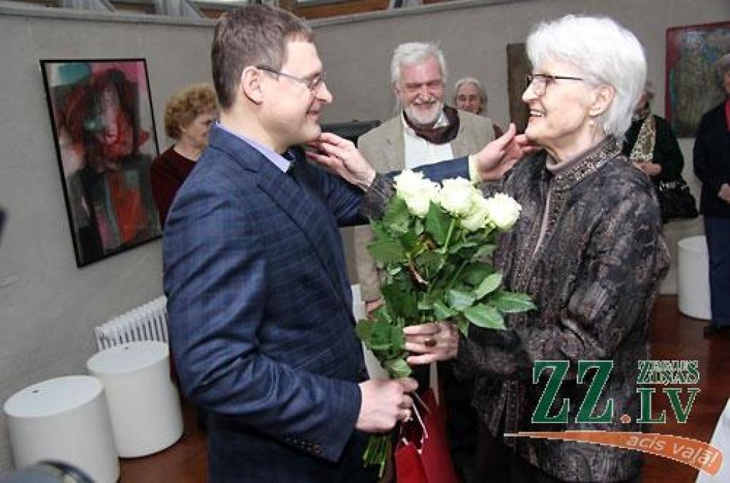 Kopš piektdienas pievakares Jelgavā skatāmas ievērojamās latviešu gleznotājas Džemmas Skulmes gleznas. Izstāde «Sievietes. Pavedieni» Sv.Trīsvienības baznīcas torņa galerijā būs atvērta līdz 30.aprīlim.
Kaut Džemma Skulme ir viena no...
Autors: Uldis Veilands