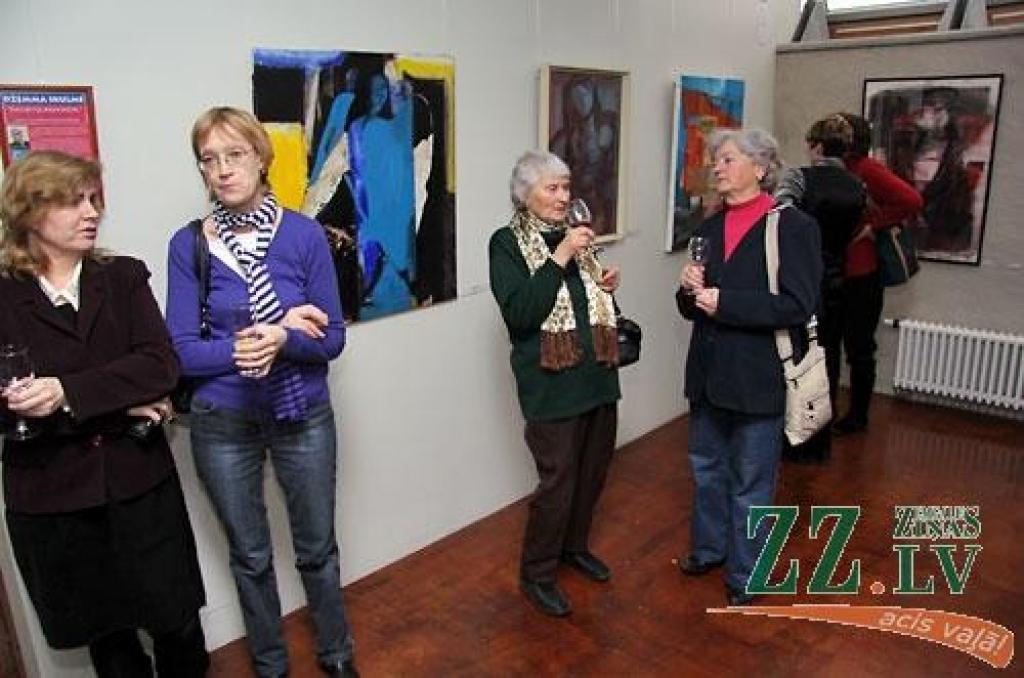 Kopš piektdienas pievakares Jelgavā skatāmas ievērojamās latviešu gleznotājas Džemmas Skulmes gleznas. Izstāde «Sievietes. Pavedieni» Sv.Trīsvienības baznīcas torņa galerijā būs atvērta līdz 30.aprīlim.
Kaut Džemma Skulme ir viena no...
Autors: Uldis Veilands