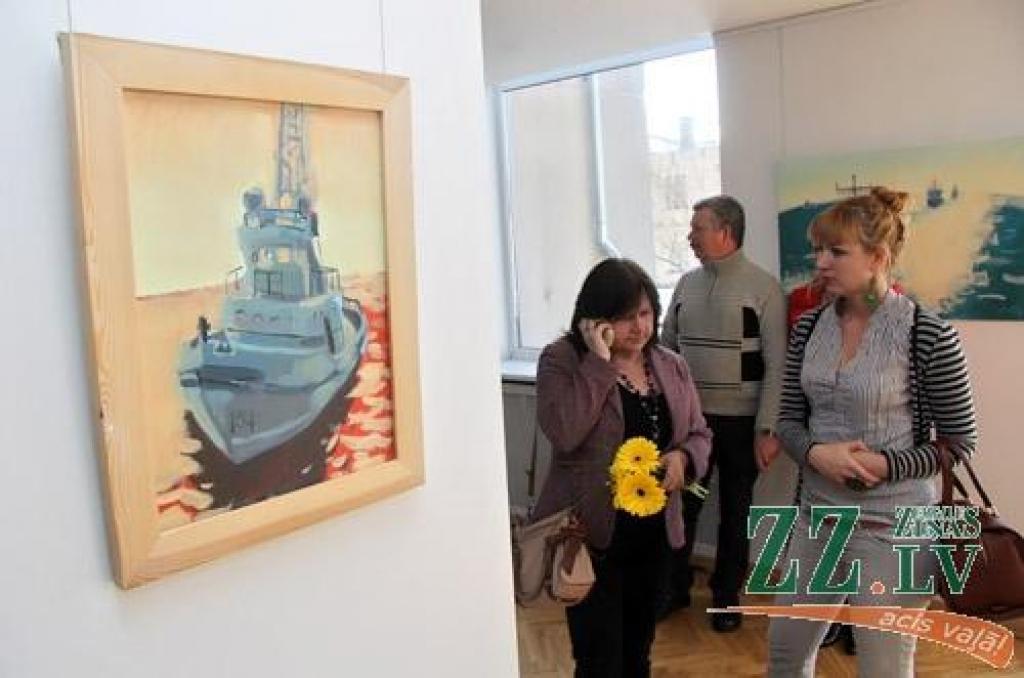 Piedaloties Latvijas kara jūrniekiem un pilsētas kultūras, spēka struktūru un pašvaldību darbiniekiem, Jelgavas kultūras namā atklāta gleznotāju Gerdas Stūres un Martas Jurjānes jūras spēkiem veltīta izstāde.
Jūras spēku flotiles...