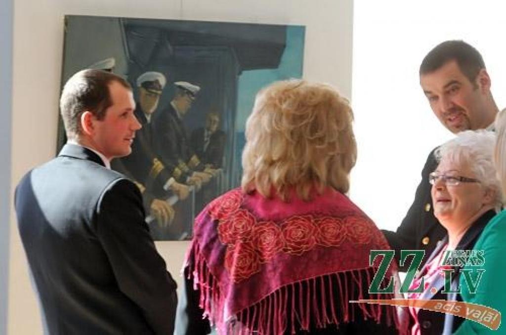 Piedaloties Latvijas kara jūrniekiem un pilsētas kultūras, spēka struktūru un pašvaldību darbiniekiem, Jelgavas kultūras namā atklāta gleznotāju Gerdas Stūres un Martas Jurjānes jūras spēkiem veltīta izstāde.
Jūras spēku flotiles...