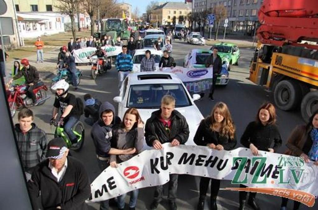 Jelgavā iestājies pavasaris, jo tā atnākšanu apliecina Mehu dienas - pasākums, kas 19.aprīlī norisinājās jau 19. gadu. LLU Tehniskās fakultātes spēku un iespējas apliecināja vērienīgā tehnikas parāde.