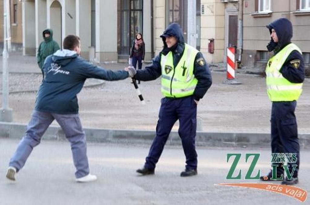 Jelgavā iestājies pavasaris, jo tā atnākšanu apliecina Mehu dienas - pasākums, kas 19.aprīlī norisinājās jau 19. gadu. LLU Tehniskās fakultātes spēku un iespējas apliecināja vērienīgā tehnikas parāde.
