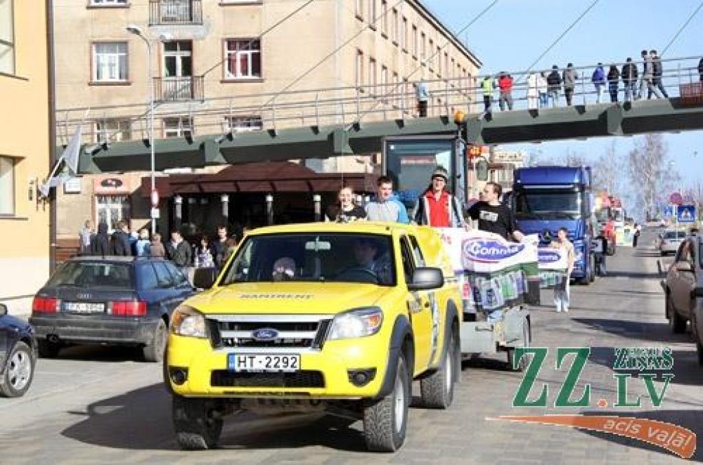 Jelgavā iestājies pavasaris, jo tā atnākšanu apliecina Mehu dienas - pasākums, kas 19.aprīlī norisinājās jau 19. gadu. LLU Tehniskās fakultātes spēku un iespējas apliecināja vērienīgā tehnikas parāde.