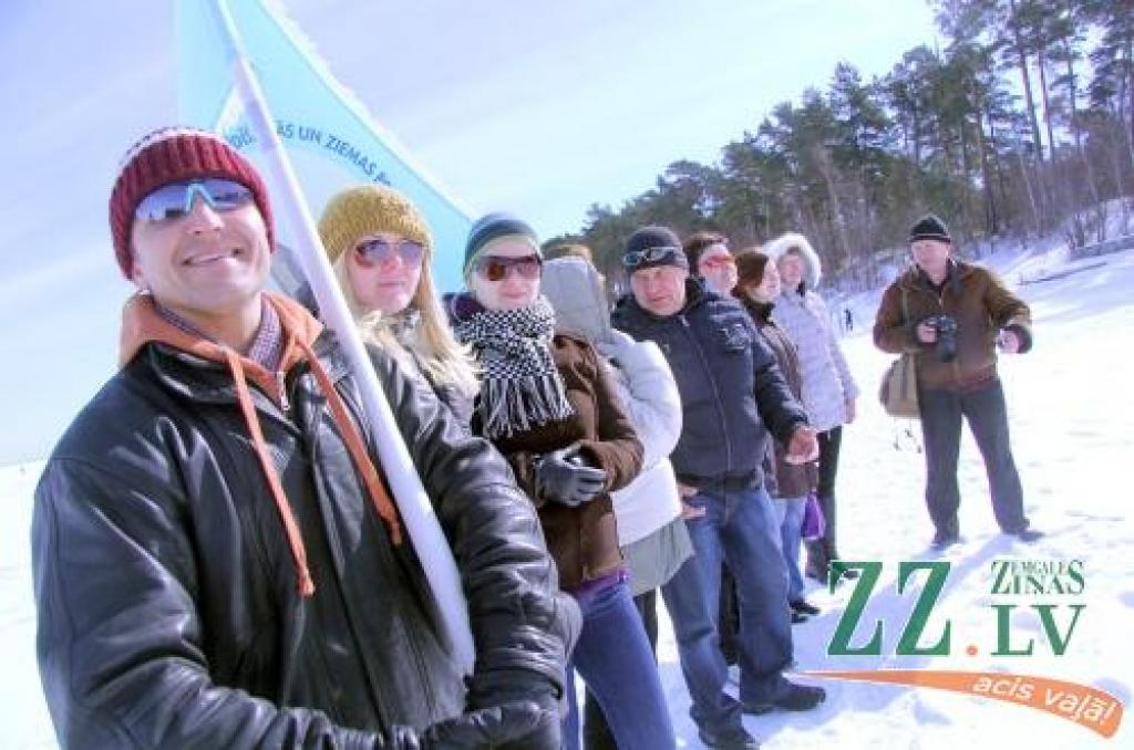 7.aprīlis ir Pasaules veselības diena. Par godu tai Bulduros notikusi ziemas peldētāju 37.sezonas noslēguma skate, kurā piedalījušies arī Jelgavas «roņi».