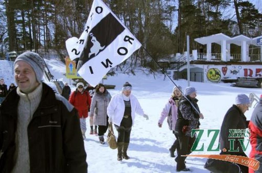 7.aprīlis ir Pasaules veselības diena. Par godu tai Bulduros notikusi ziemas peldētāju 37.sezonas noslēguma skate, kurā piedalījušies arī Jelgavas «roņi».