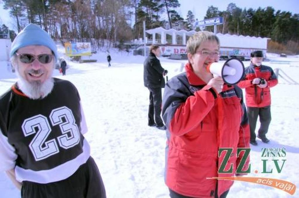 7.aprīlis ir Pasaules veselības diena. Par godu tai Bulduros notikusi ziemas peldētāju 37.sezonas noslēguma skate, kurā piedalījušies arī Jelgavas «roņi».