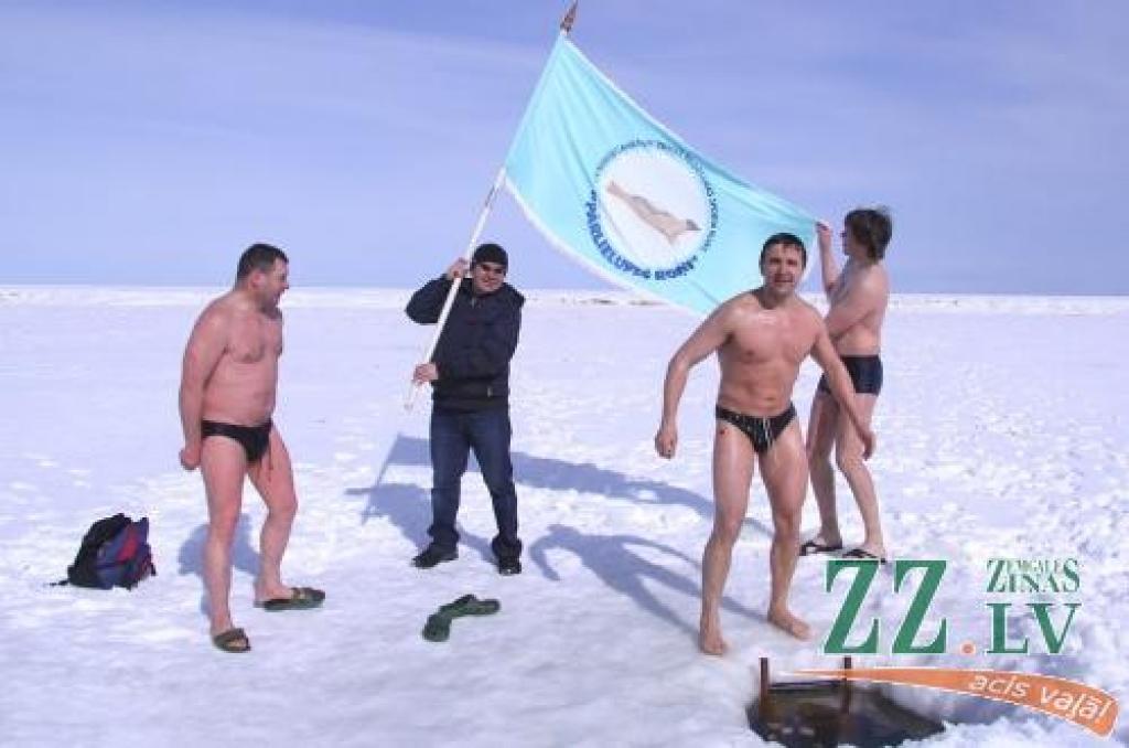 7.aprīlis ir Pasaules veselības diena. Par godu tai Bulduros notikusi ziemas peldētāju 37.sezonas noslēguma skate, kurā piedalījušies arī Jelgavas «roņi».