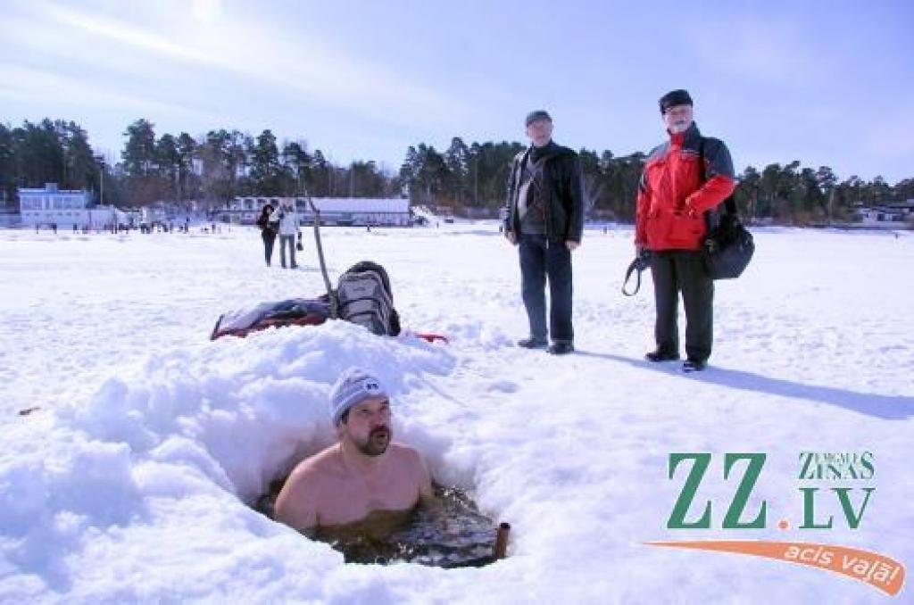 7.aprīlis ir Pasaules veselības diena. Par godu tai Bulduros notikusi ziemas peldētāju 37.sezonas noslēguma skate, kurā piedalījušies arī Jelgavas «roņi».