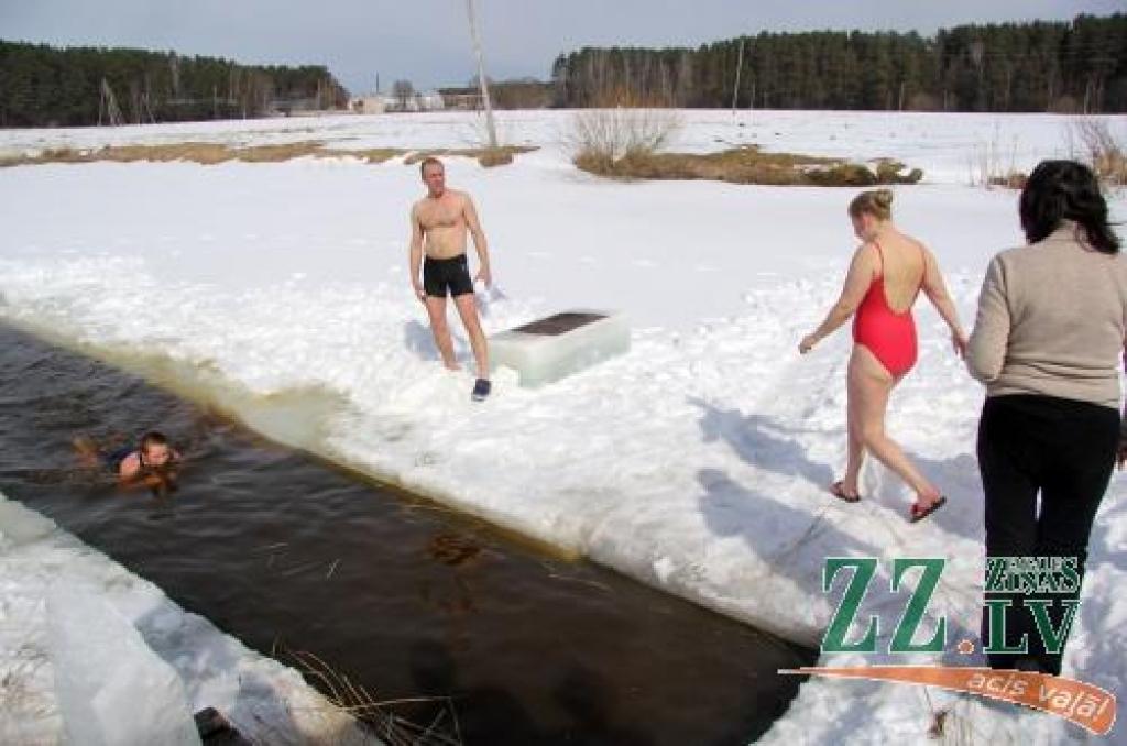 7.aprīlis ir Pasaules veselības diena. Par godu tai Bulduros notikusi ziemas peldētāju 37.sezonas noslēguma skate, kurā piedalījušies arī Jelgavas «roņi».