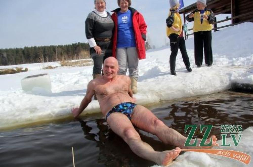 7.aprīlis ir Pasaules veselības diena. Par godu tai Bulduros notikusi ziemas peldētāju 37.sezonas noslēguma skate, kurā piedalījušies arī Jelgavas «roņi».