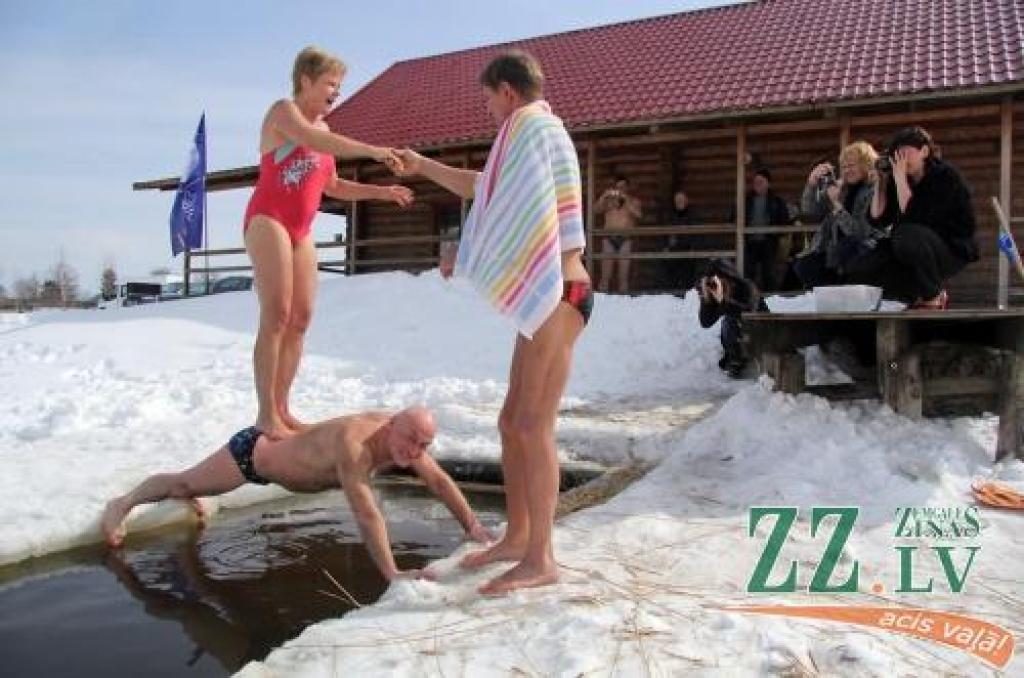 7.aprīlis ir Pasaules veselības diena. Par godu tai Bulduros notikusi ziemas peldētāju 37.sezonas noslēguma skate, kurā piedalījušies arī Jelgavas «roņi».