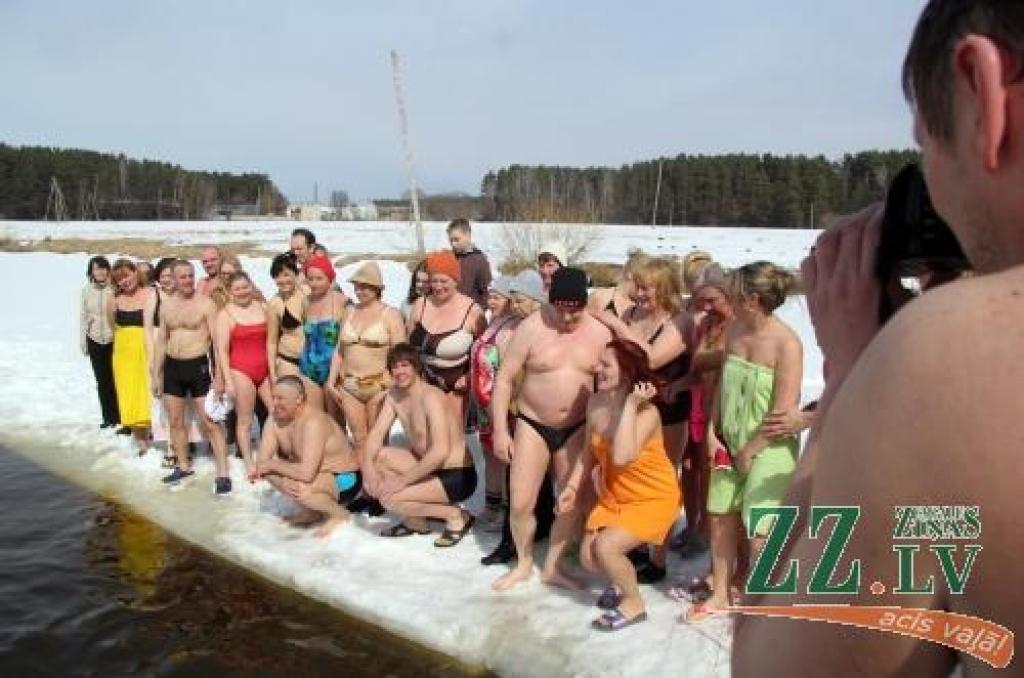 7.aprīlis ir Pasaules veselības diena. Par godu tai Bulduros notikusi ziemas peldētāju 37.sezonas noslēguma skate, kurā piedalījušies arī Jelgavas «roņi».