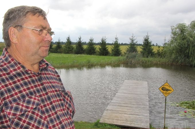 Cīruļu saimnieks Jānis Ritenieks skaidro, ka saimniecībā rosīšanos vairāk uzņēmusies meita – viņas iniciatīva bija gan lauku tūrisma attīstīšana, gan vīna darītavas izveide.
