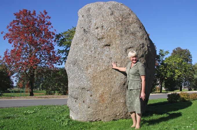 «Cilvēki labprāt apmetas uz dzīvi Krimūnās, pašvaldības rīkotajās dzīvokļu izsolēs tie vienmēr ir pieprasīti,» atzīst pagasta pārvaldes vadītāja Anita Riekstiņa.