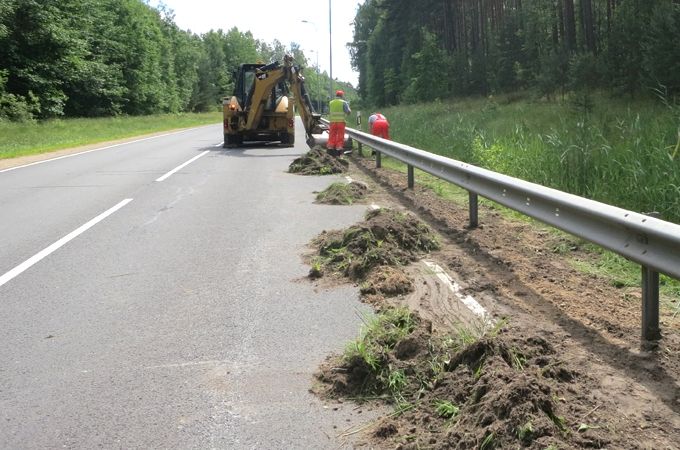 Autoceļu nomaļu apauguma noņemšana
Autors: Renārs Koris