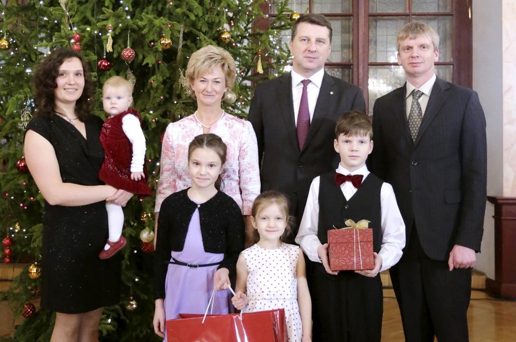 Kleinu ģimene no Saldus novada
